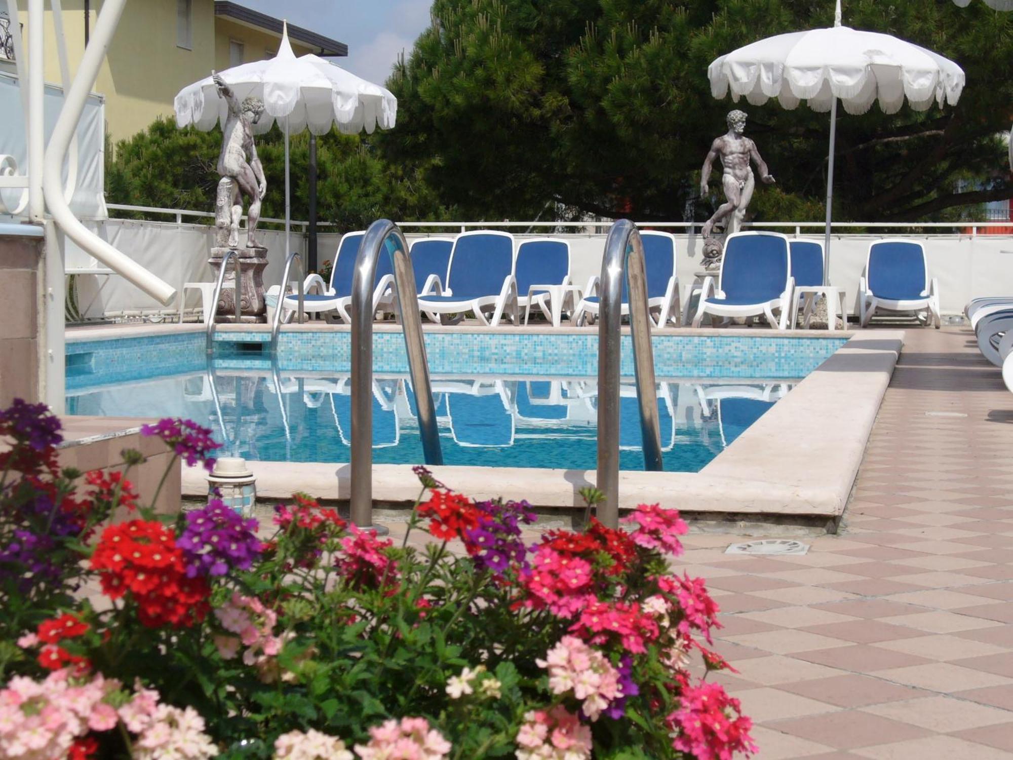 Hotel Trevi ليدو دي يسولو المظهر الخارجي الصورة